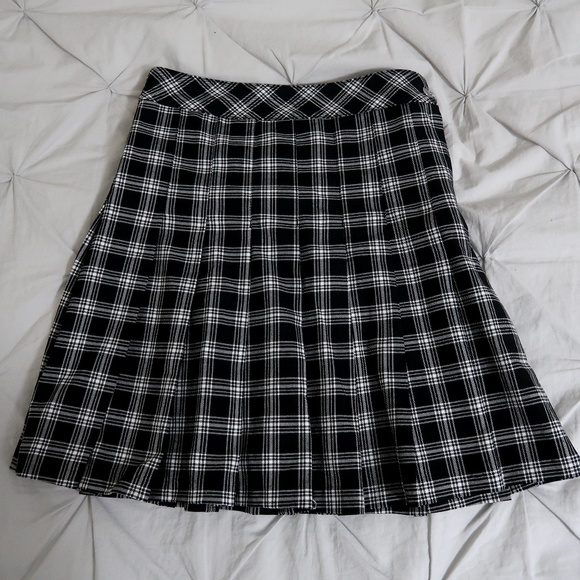 H&M Dresses & Skirts - H&M plaid skirt